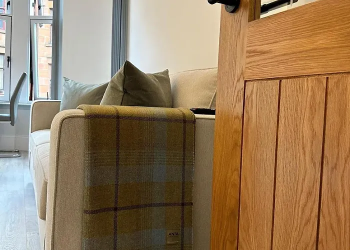 Glasgow West End Tenement Apartment