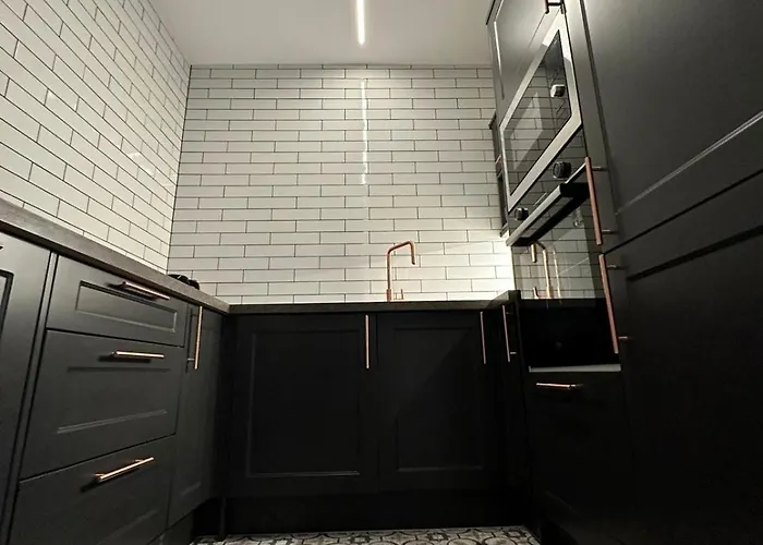 Glasgow West End Tenement Apartment